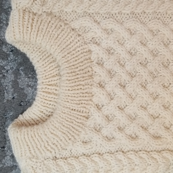 Gorgeous expertly hand knit aran/Irish/cable sweater ivory wool pure beauty! - Picture 14 of 14